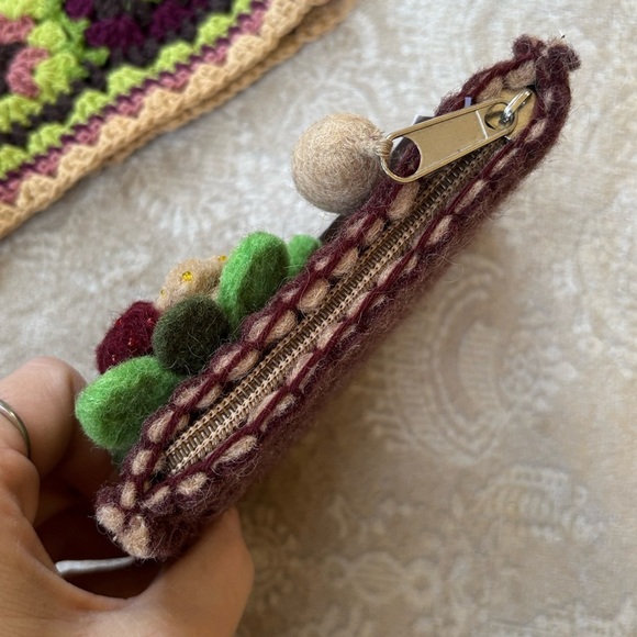 Brand New Erin Knitwear Handmade Wool Zip Coin Pouch & Granny Square Earband - Picture 8 of 16